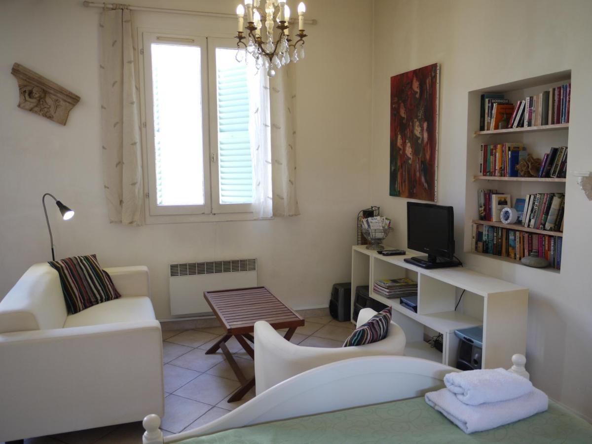 Studio 6 - A Quiet And Spacious Studio Flat In The Old Town Nizza Exterior foto